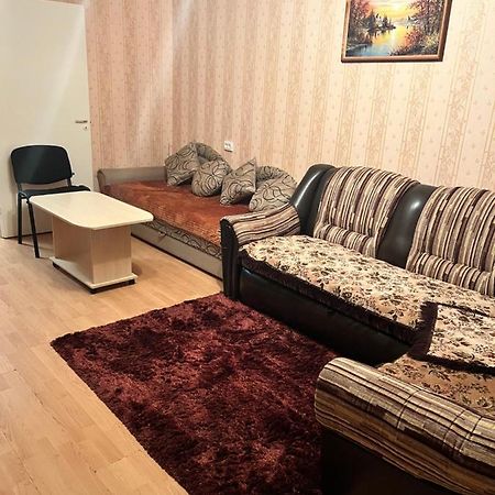 Ореховая Горка Апартаменты С Балконом И Лифтом Narva Luaran gambar